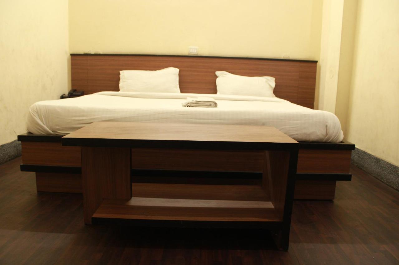 Hotel Chandra Jamshedpur Exteriör bild
