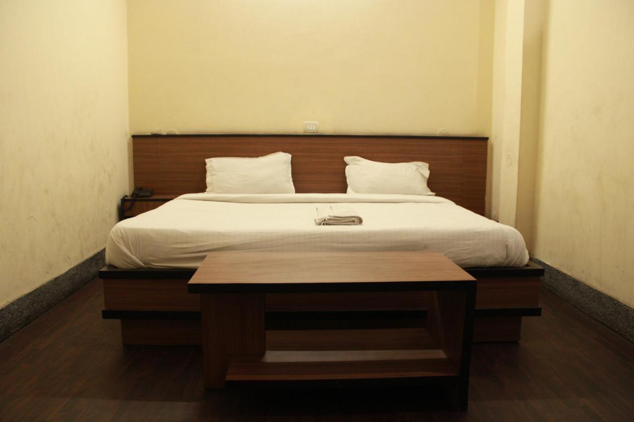 Hotel Chandra Jamshedpur Exteriör bild